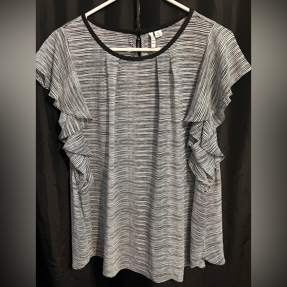 Elle Black and White Ruffle Sleeve Blouse